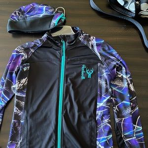 Huntworth zip up lightweight jacket with matching hat.